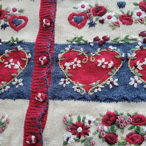 Excellent Used Condition Misses sz medium red heart embroidered cardigan - Picture 5 of 7